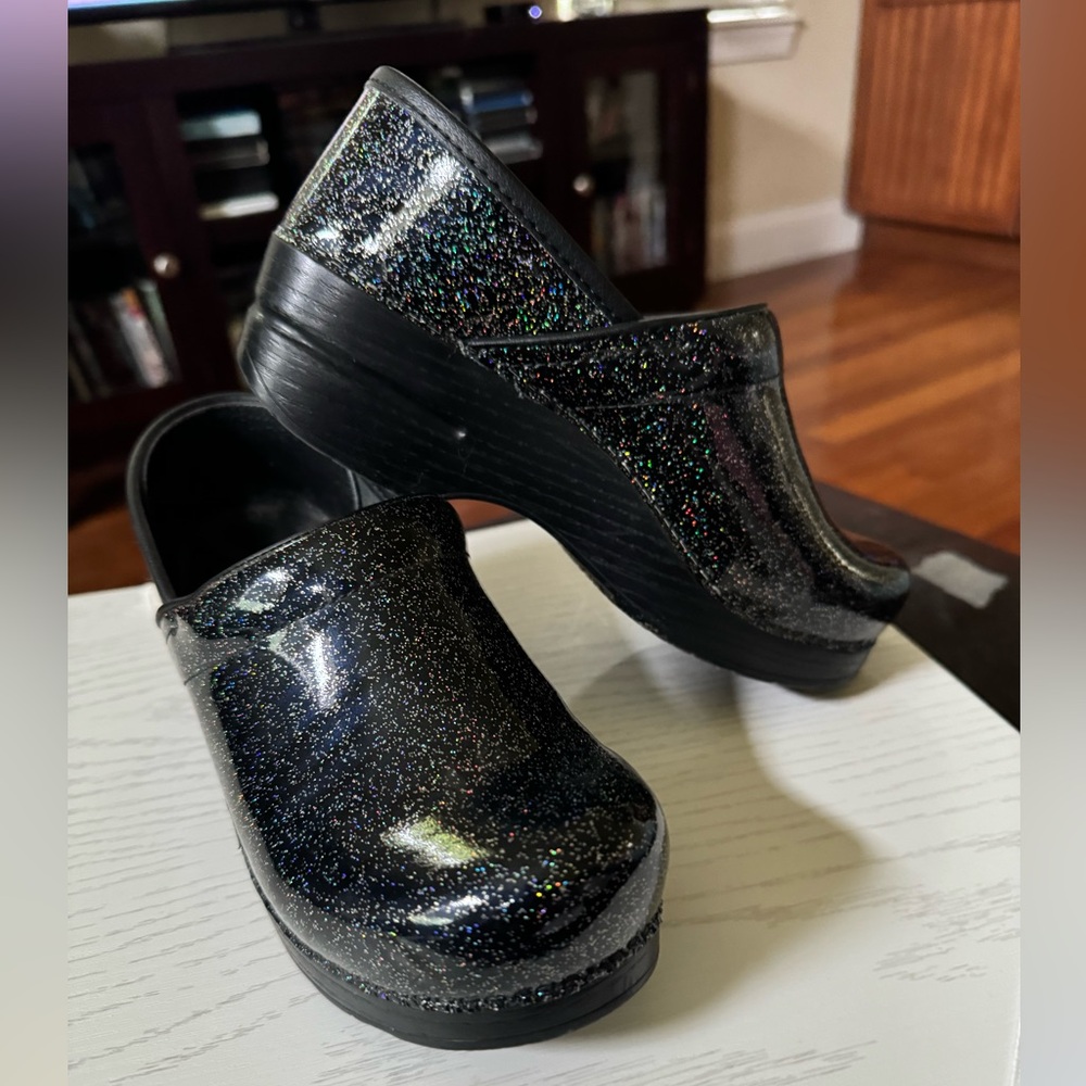Size 36 iridescent glitter Danskos. Rarely worn & in excellent condition!